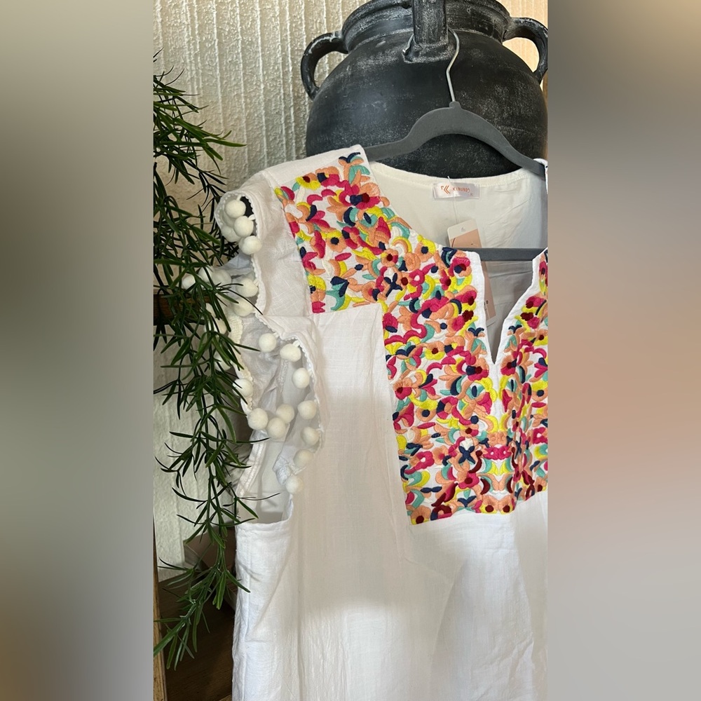 Kirundo White Blouse with Multicolor Floral Embroidery